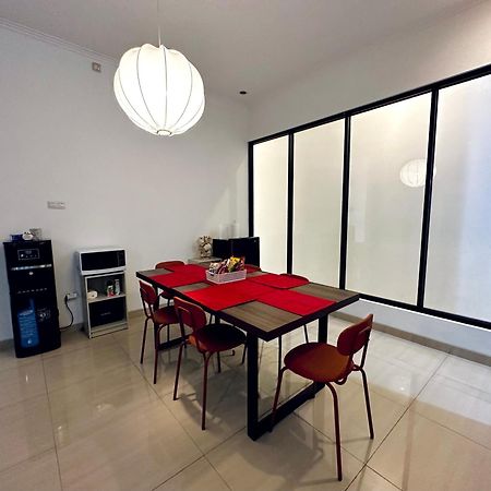 4-Bedroom Home In South Jakarta Nuansa Swadarma Residence By Le Ciel Hospitality Exteriér fotografie