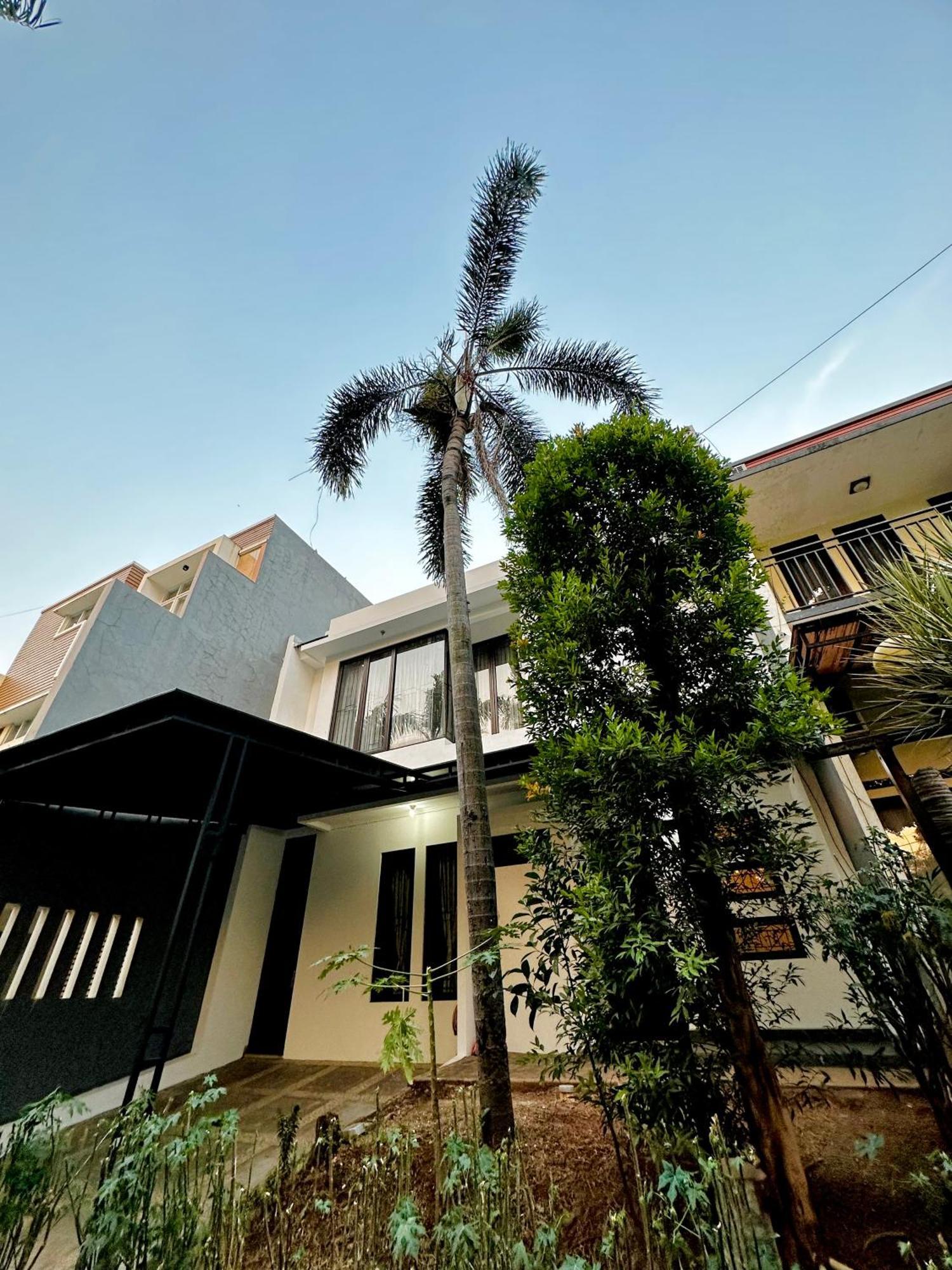 4-Bedroom Home In South Jakarta Nuansa Swadarma Residence By Le Ciel Hospitality Exteriér fotografie
