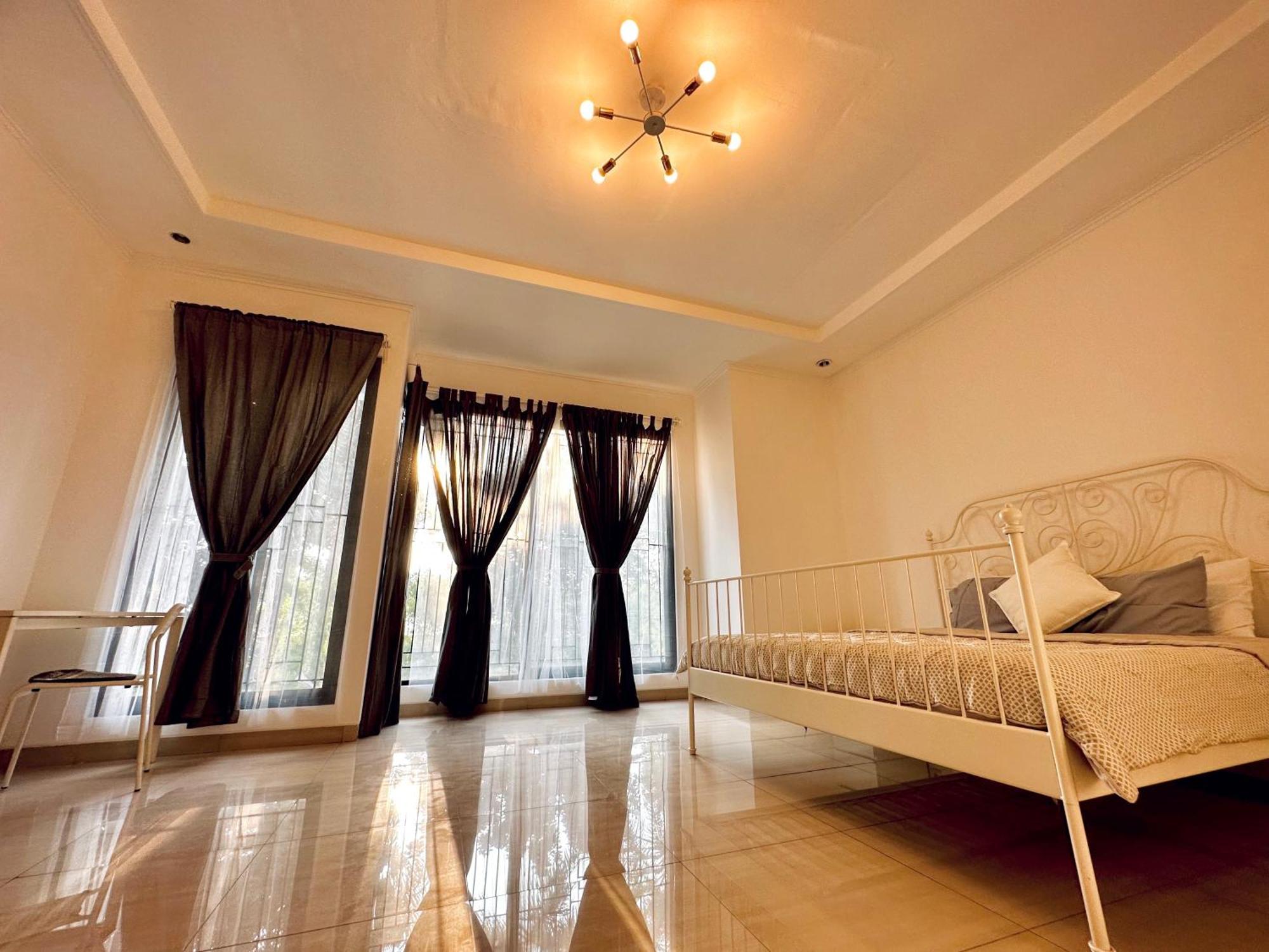 4-Bedroom Home In South Jakarta Nuansa Swadarma Residence By Le Ciel Hospitality Exteriér fotografie