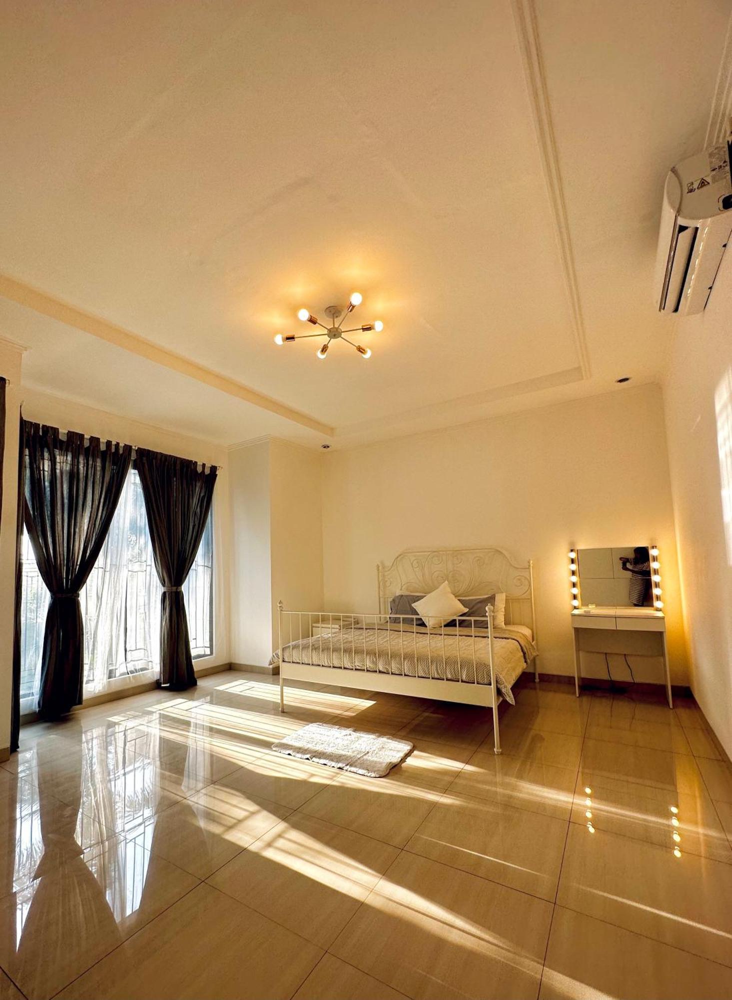 4-Bedroom Home In South Jakarta Nuansa Swadarma Residence By Le Ciel Hospitality Exteriér fotografie