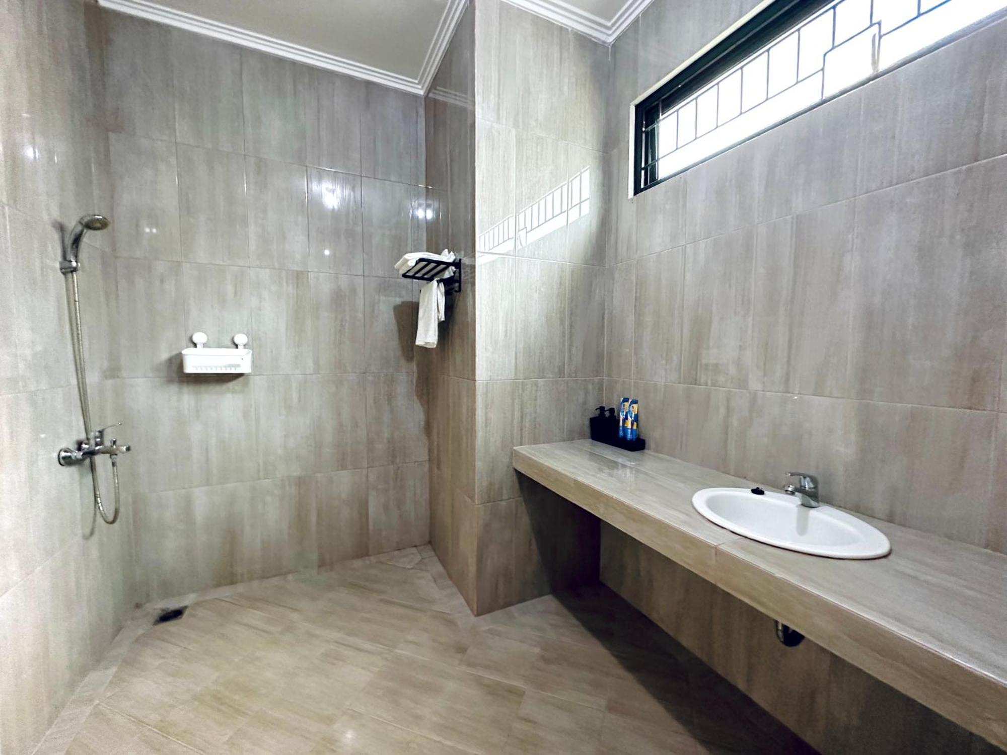 4-Bedroom Home In South Jakarta Nuansa Swadarma Residence By Le Ciel Hospitality Pokoj fotografie